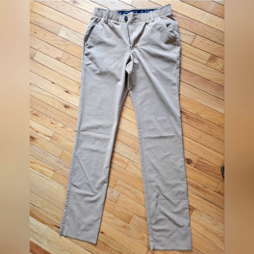Men's size 30 Under Armour Khaki pants